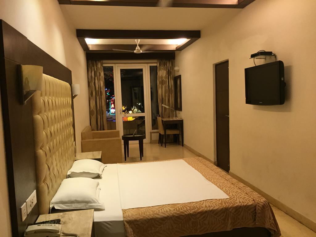 Metropolis Tourist Home New Delhi Ngoại thất bức ảnh