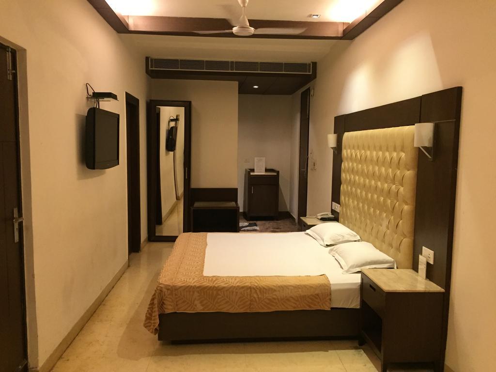Metropolis Tourist Home New Delhi Ngoại thất bức ảnh