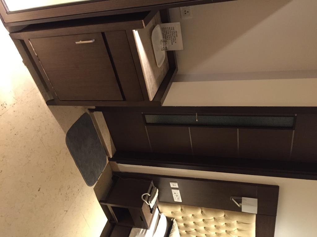 Metropolis Tourist Home New Delhi Ngoại thất bức ảnh