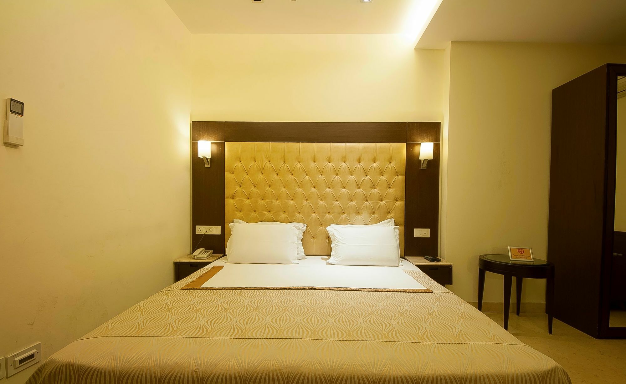 Metropolis Tourist Home New Delhi Ngoại thất bức ảnh